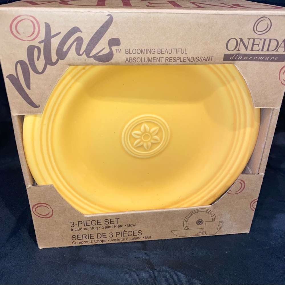 Oneida 3-Piece Dinnerware Set in Marigold - 8” salad plate, bowl and mug